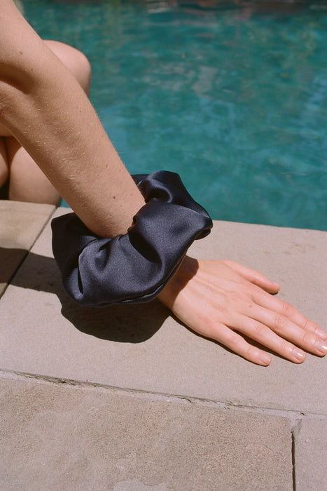 SOPHIE BUHAI<br>ELEGANT SCRUNCHIE