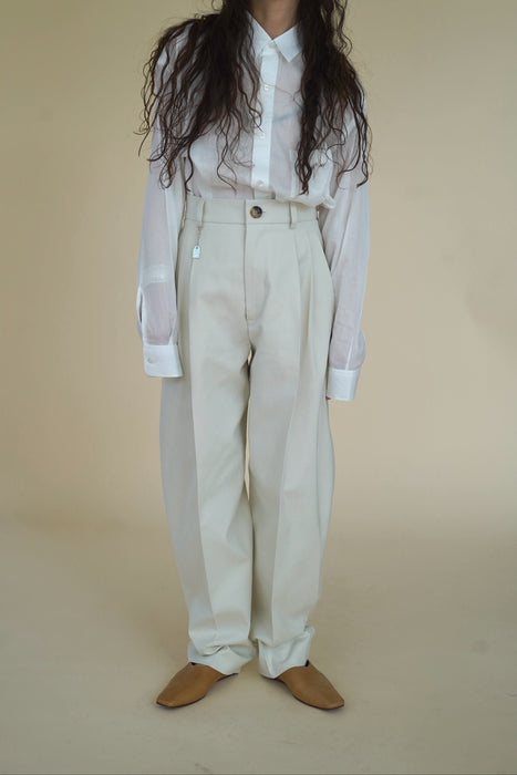 CRISTASEYA<br>DOUBLE PLEATED WIDE PANTS<br>in CHALK