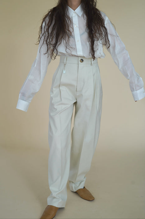 CRISTASEYA<br>DOUBLE PLEATED WIDE PANTS<br>in CHALK