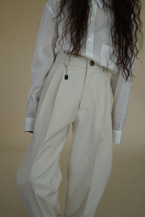 CRISTASEYA<br>DOUBLE PLEATED WIDE PANTS<br>in CHALK