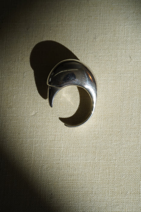 VINTAGE<BR>TIFFANY & CO. by ELSA PERETTI <BR> Claw Ring<BR><BR>SOLD OUT