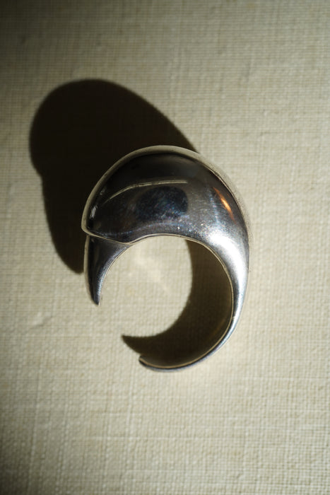 VINTAGE<BR>TIFFANY & CO. by ELSA PERETTI <BR> Claw Ring<BR><BR>SOLD OUT