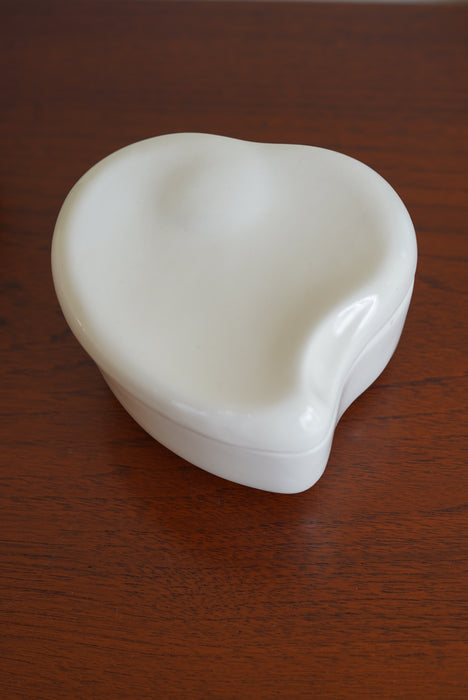 VINTAGE<BR> HALSTON by ELSA PERETTI <BR> CERAMIC HEART DISH /LID