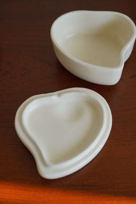 VINTAGE<BR> HALSTON by ELSA PERETTI <BR> CERAMIC HEART DISH /LID