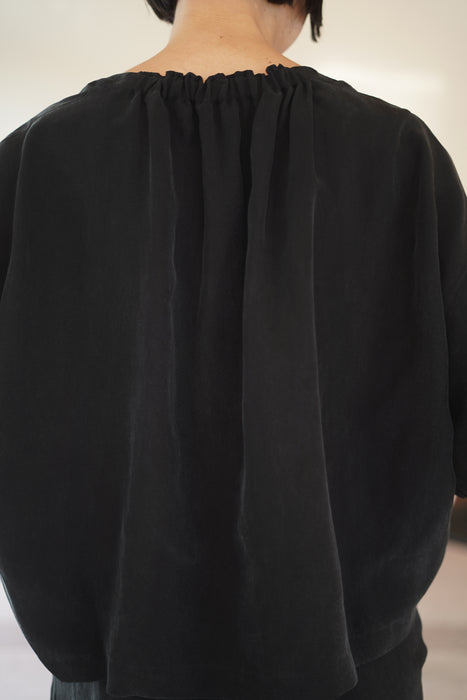 pelleq<br>black pullover <br> <br>SOLD OUT