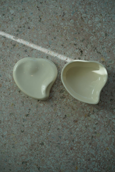 VINTAGE<BR> HALSTON by ELSA PERETTI <BR> CERAMIC HEART DISH /LID