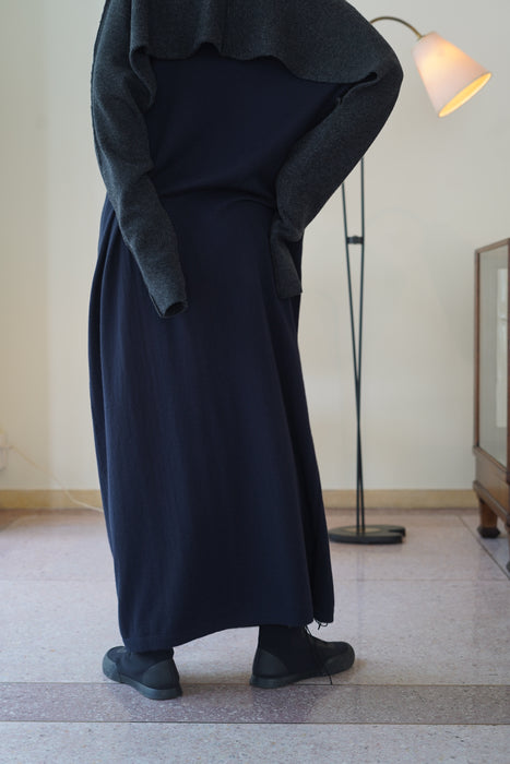 EXTREME CASHMERE<br>n°321 kris short<br>in SNOW/NAVY