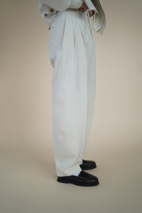 CRISTASEYA<br>DOUBLE PLEATED WIDE PANTS<br>in CHALK