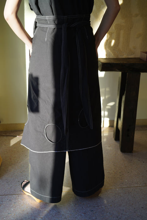 JONNLYNX<br>cotton hole apron<br>in 2 colors