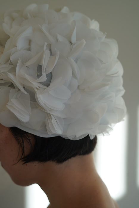 VINTAGE<BR>WHITE SOLID RUFFLE HAT