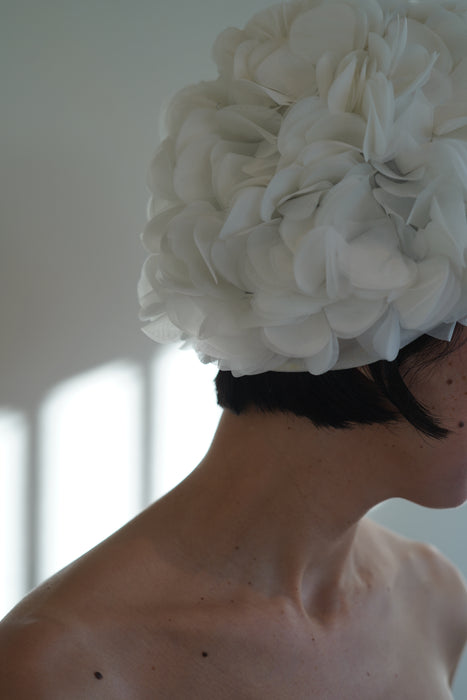 VINTAGE<BR>WHITE SOLID RUFFLE HAT