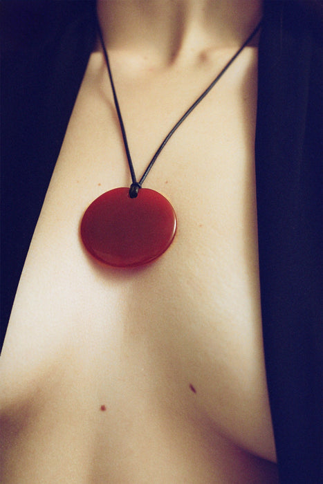 SOPHIE BUHAI<br>MEDIUM FULL MOON PENDANT<br>IN CARNELIAN