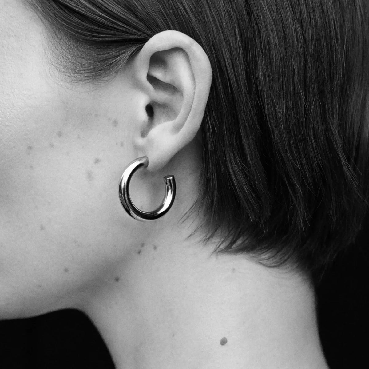 SOPHIE BUHAI ゴールド スモール Everyday フープ ピアス - ピアス