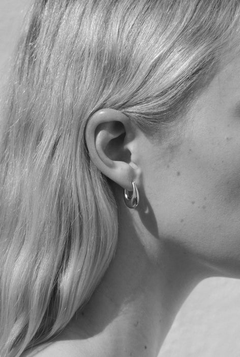 SOPHIE BUHAI<br>SMALL GOLD ETRUSCAN HOOPS